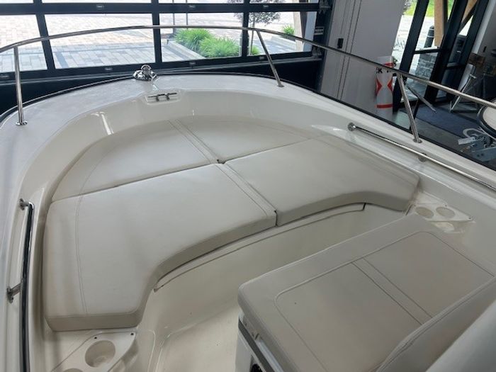 2025 Boston Whaler 190 Montauk Photo 8 sur 8