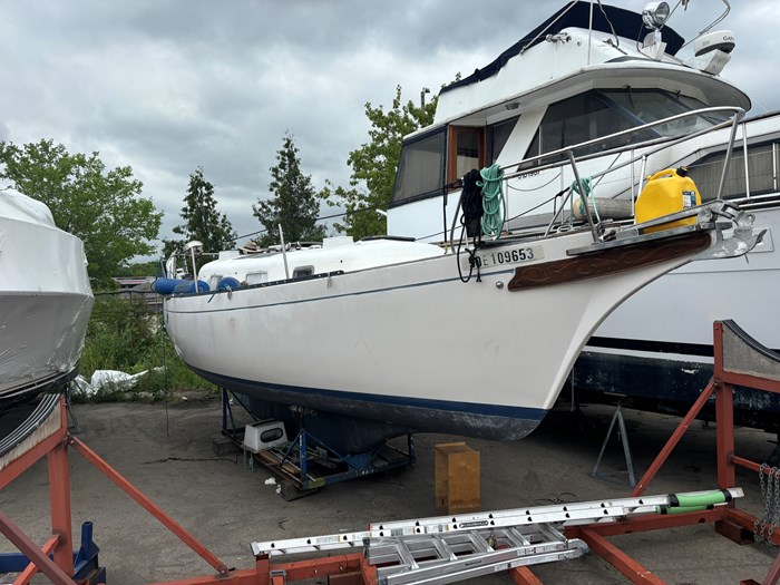 1981 Bayfield 32 Photo 1 of 11