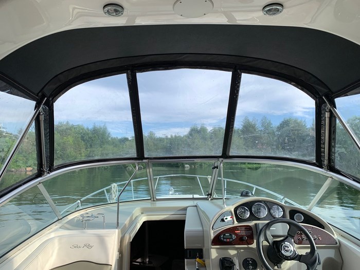 2005 Sea Ray 260 Sundancer Photo 5 of 18