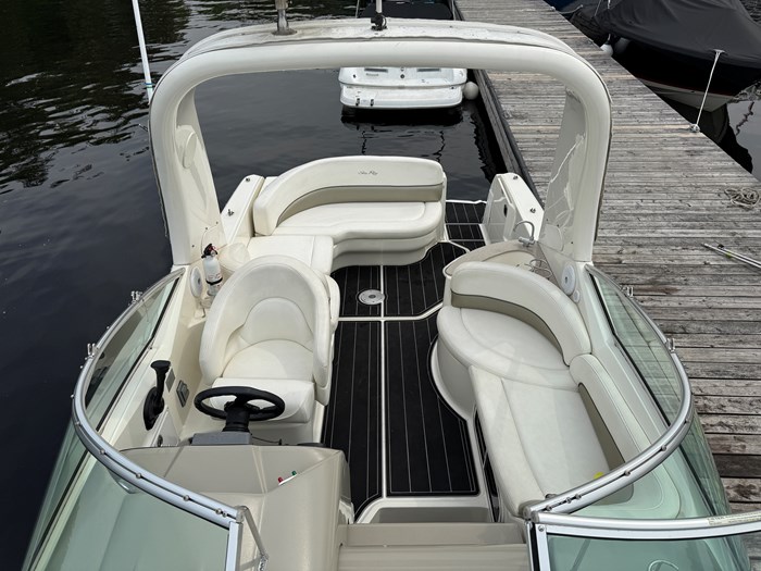 2005 Sea Ray 260 Sundancer Photo 11 of 18