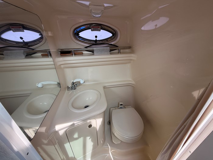 2005 Sea Ray 260 Sundancer Photo 12 of 18