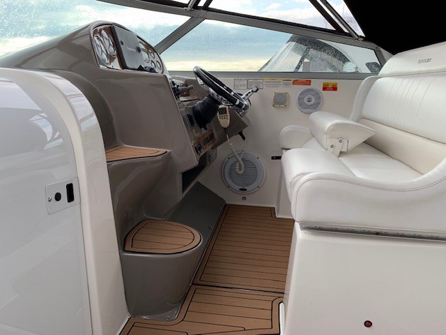2007 Rinker 370 Express Photo 5 of 13