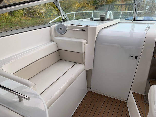 2007 Rinker 370 Express Photo 6 of 13