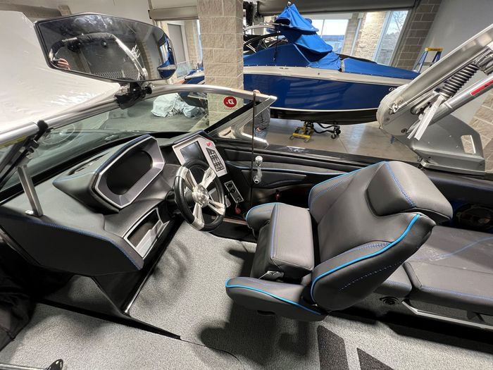 2018 MasterCraft XT22 Photo 5 of 12