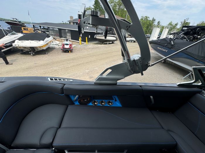 2018 MasterCraft XT22 Photo 9 of 12