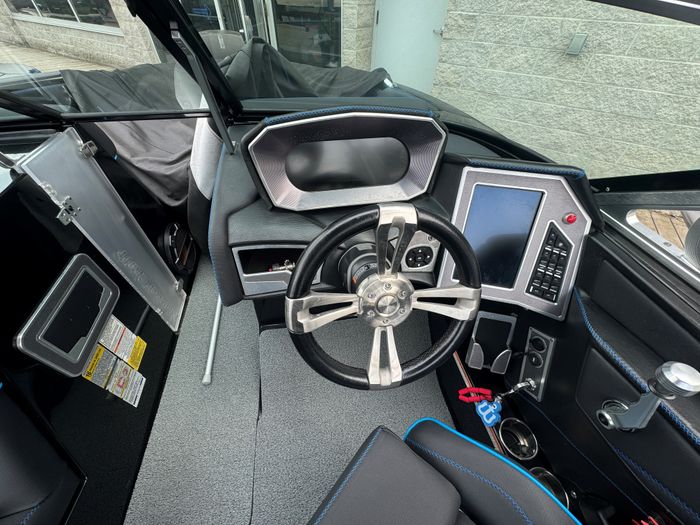 2018 MasterCraft XT22 Photo 10 of 12