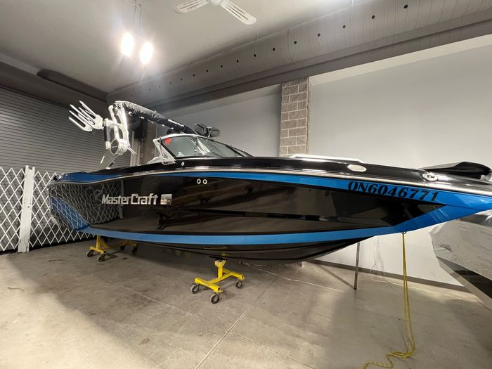 2018 MasterCraft XT22 Photo 1 of 12
