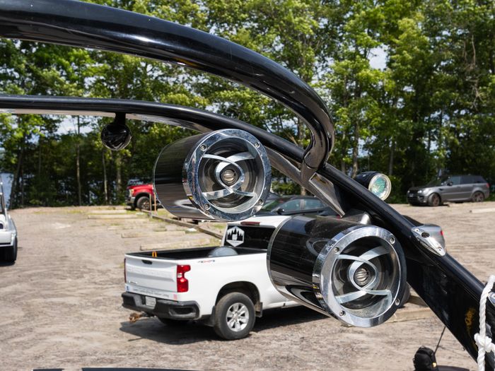 2009 Malibu 23 LSV Photo 17 of 20