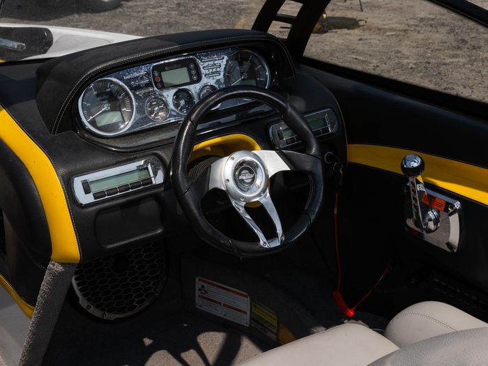 2009 Malibu 23 LSV Photo 7 of 20