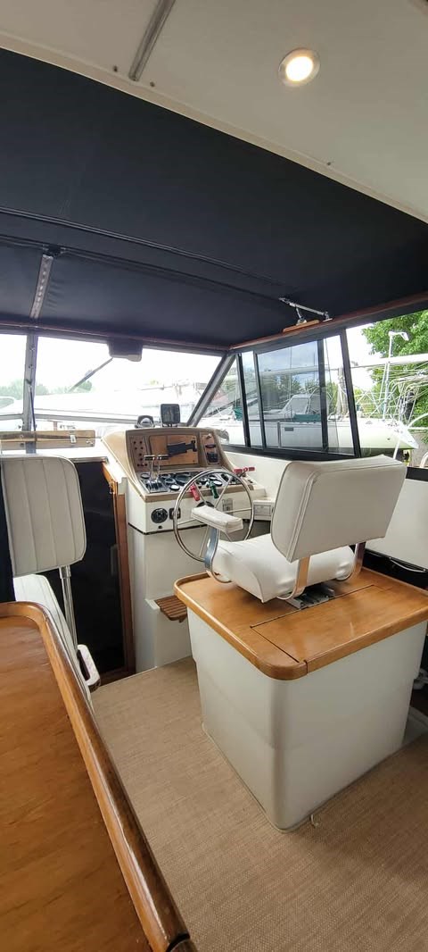 1989 CARVER RIVIERA 2807 Photo 8 of 22
