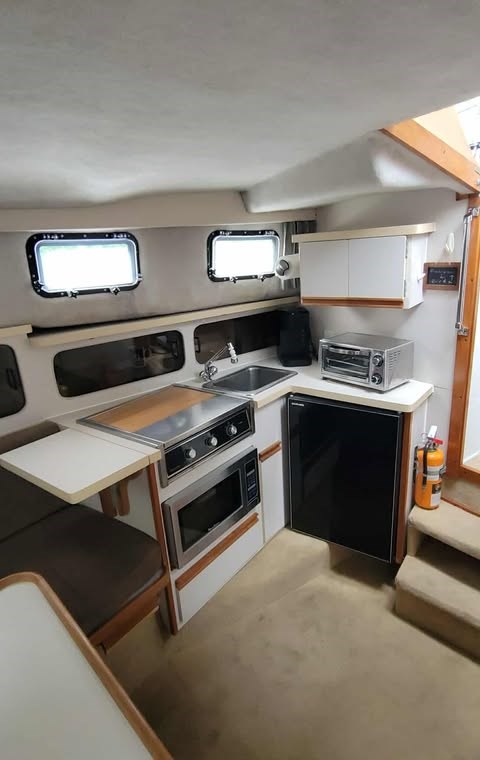 1989 CARVER RIVIERA 2807 Photo 13 of 22