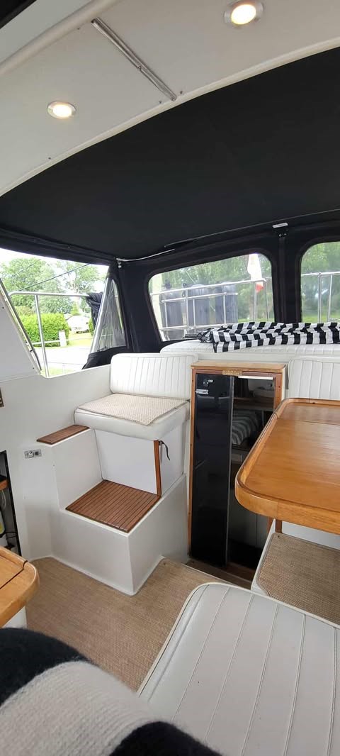 1989 CARVER RIVIERA 2807 Photo 18 of 22