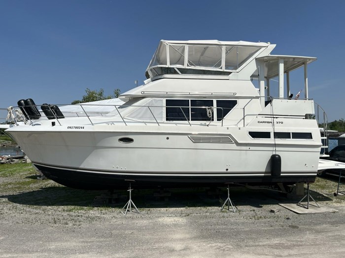 1996 Carver 370 Aft Cabin Photo 1 sur 63