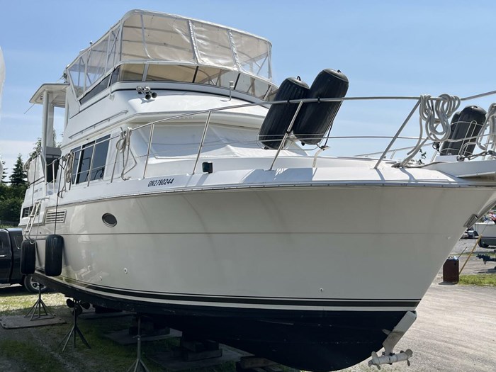 1996 Carver 370 Aft Cabin Photo 3 sur 63
