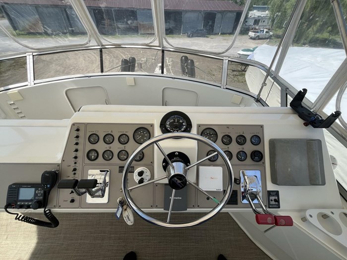 1996 Carver 370 Aft Cabin Photo 27 sur 63
