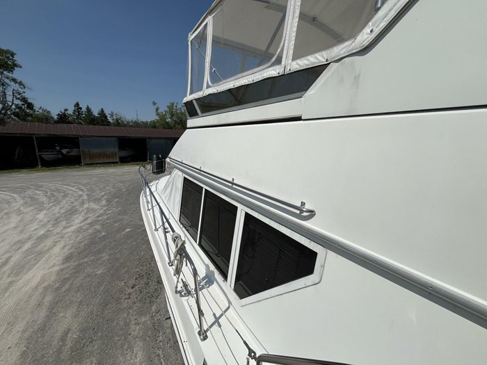 1996 Carver 370 Aft Cabin Photo 16 sur 63