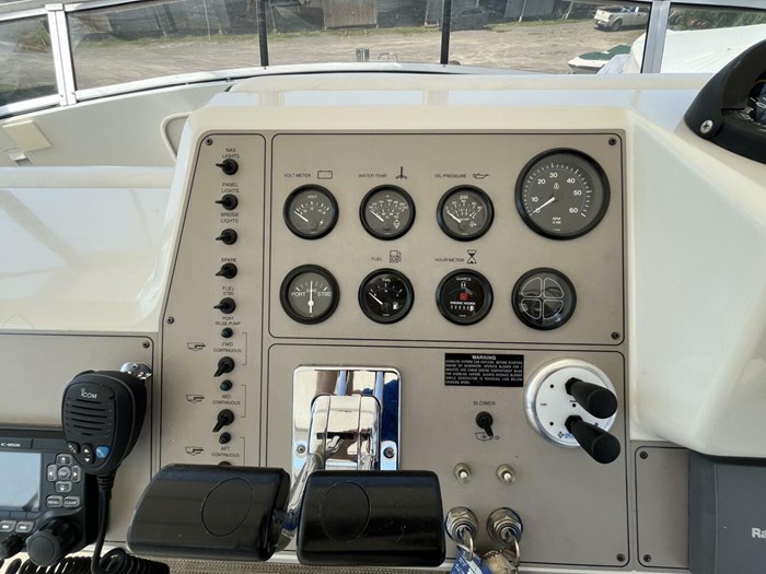 1996 Carver 370 Aft Cabin Photo 28 sur 63