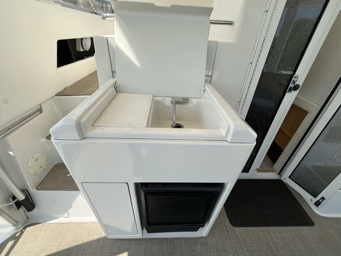 1996 Carver 370 Aft Cabin Photo 18 sur 63