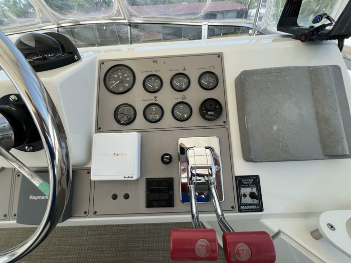 1996 Carver 370 Aft Cabin Photo 30 sur 63