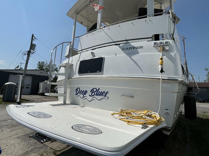 1996 Carver 370 Aft Cabin Photo 9 sur 63
