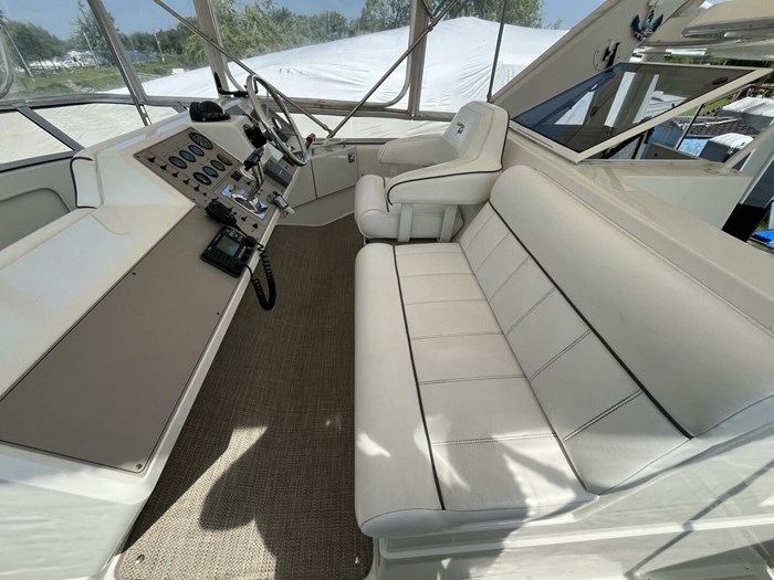 1996 Carver 370 Aft Cabin Photo 21 sur 63