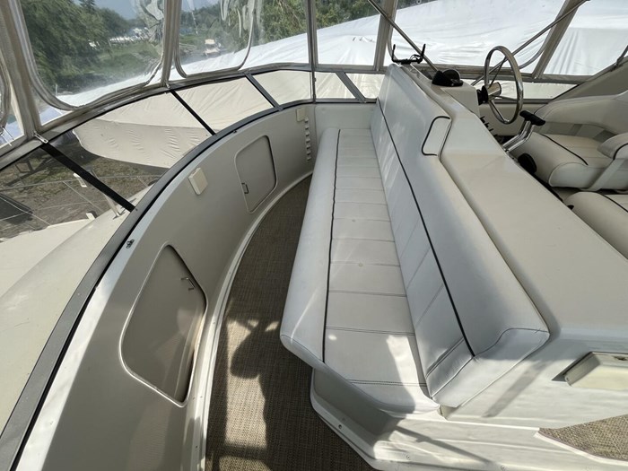 1996 Carver 370 Aft Cabin Photo 22 sur 63