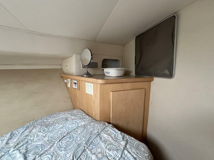1996 Carver 370 Aft Cabin Photo 48 sur 63