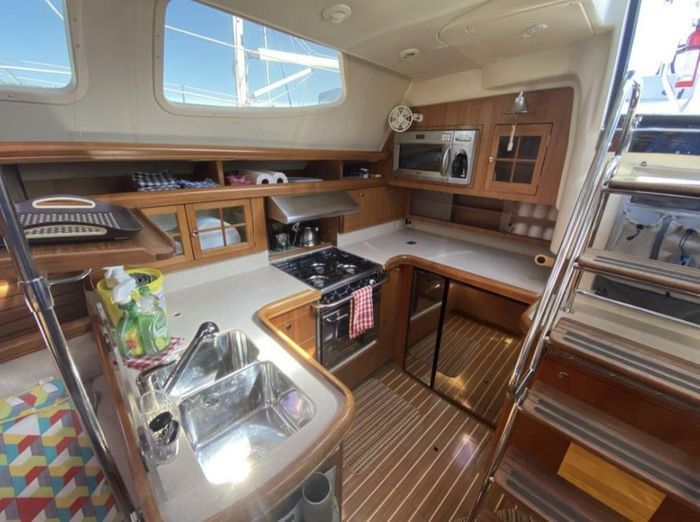 2006 Hunter 45 Center Cockpit Photo 19 of 32