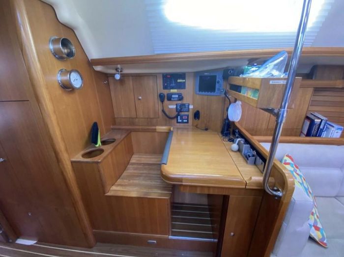 2006 Hunter 45 Center Cockpit Photo 20 of 32