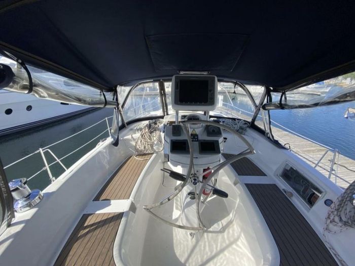 2006 Hunter 45 Center Cockpit Photo 10 of 32