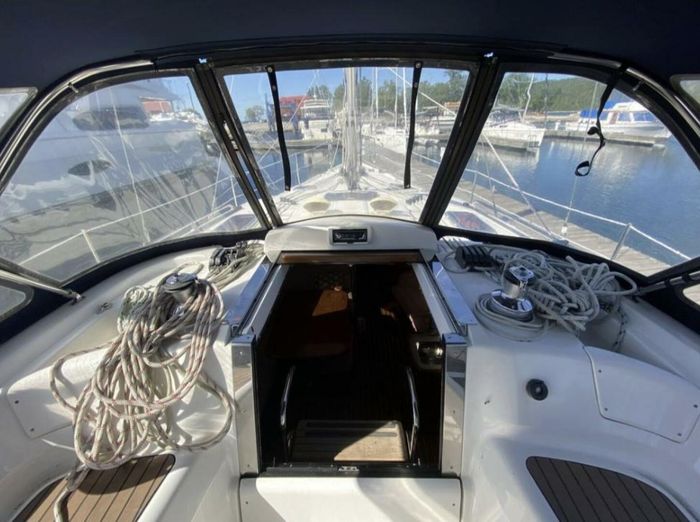 2006 Hunter 45 Center Cockpit Photo 12 of 32
