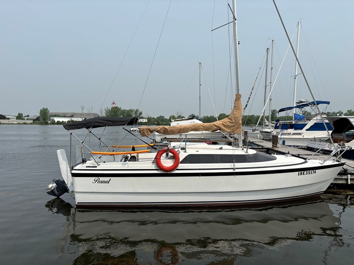 2001 Macgregor 26X Photo 1 of 10