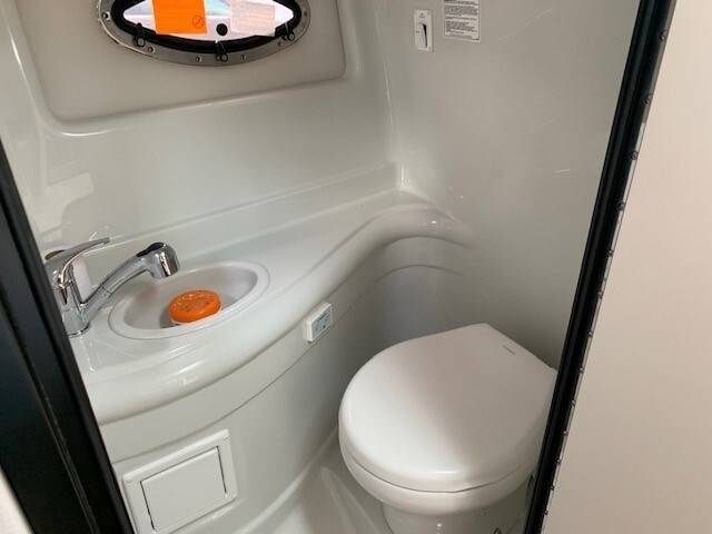 2019 Crownline 264 CR Photo 8 of 13
