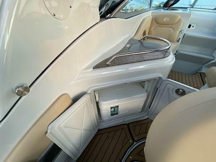 2019 Crownline 264 CR Photo 9 of 13