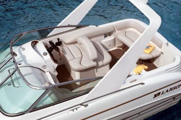2004 Larson 274 Cabrio Photo 4 sur 13
