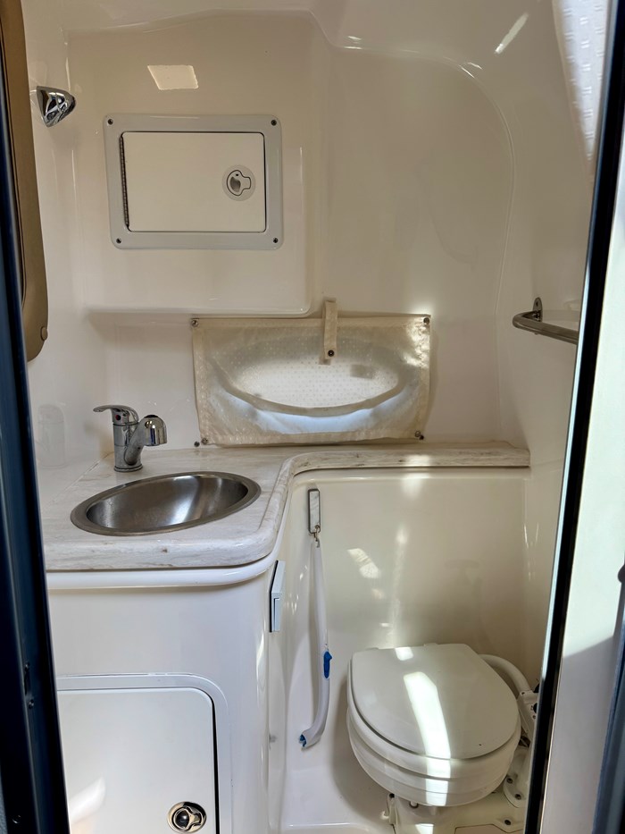 2014 Rinker 290 Express Cruiser Photo 17 of 18