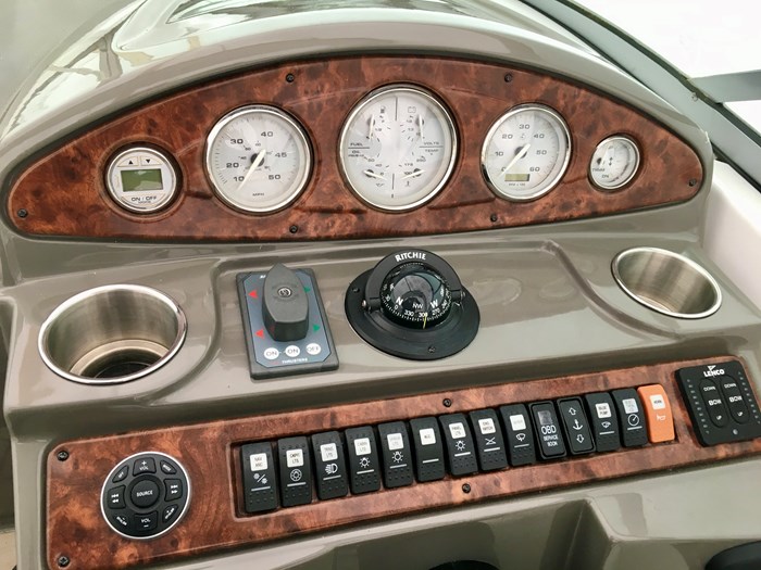 2014 Rinker 290 Express Cruiser Photo 10 of 18