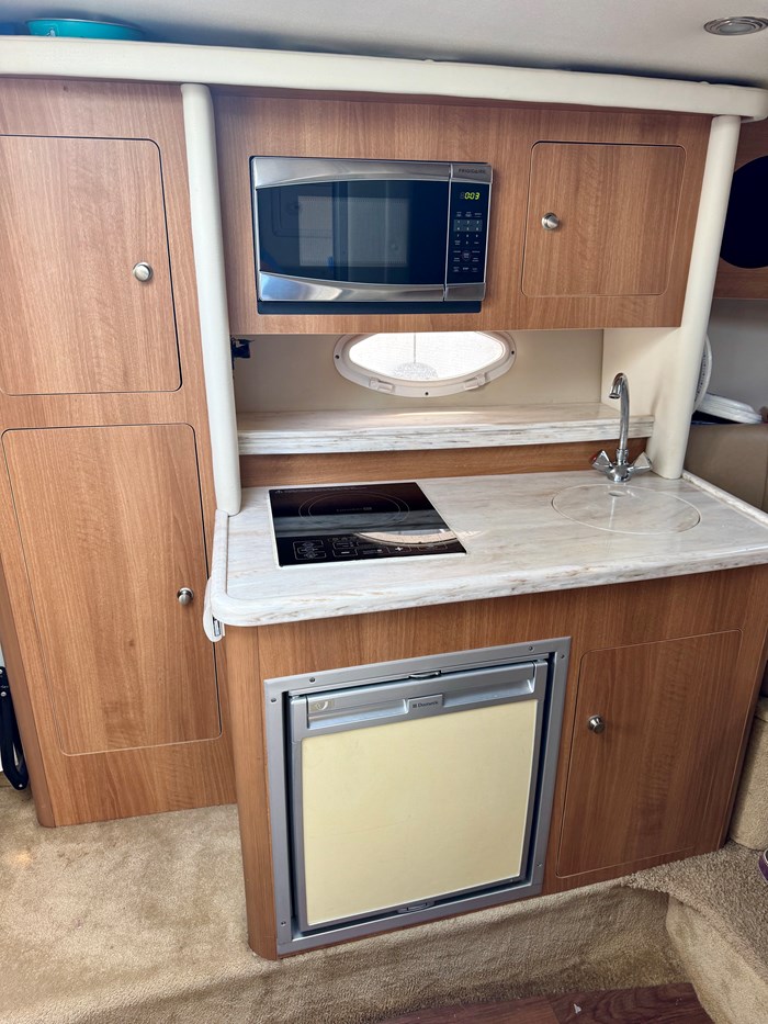 2014 Rinker 290 Express Cruiser Photo 13 of 18
