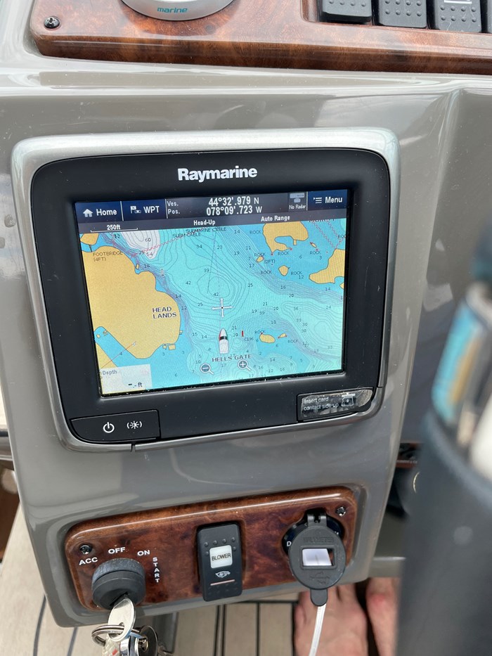2014 Rinker 290 Express Cruiser Photo 11 of 18