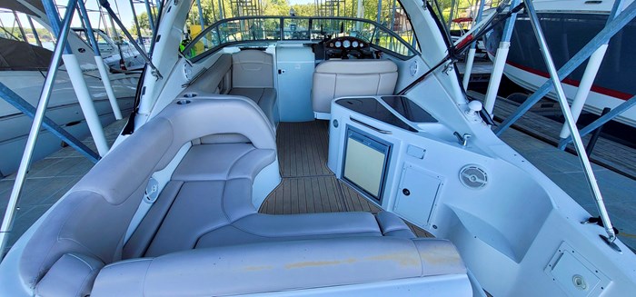 2014 Rinker 290 Express Cruiser Photo 6 of 18