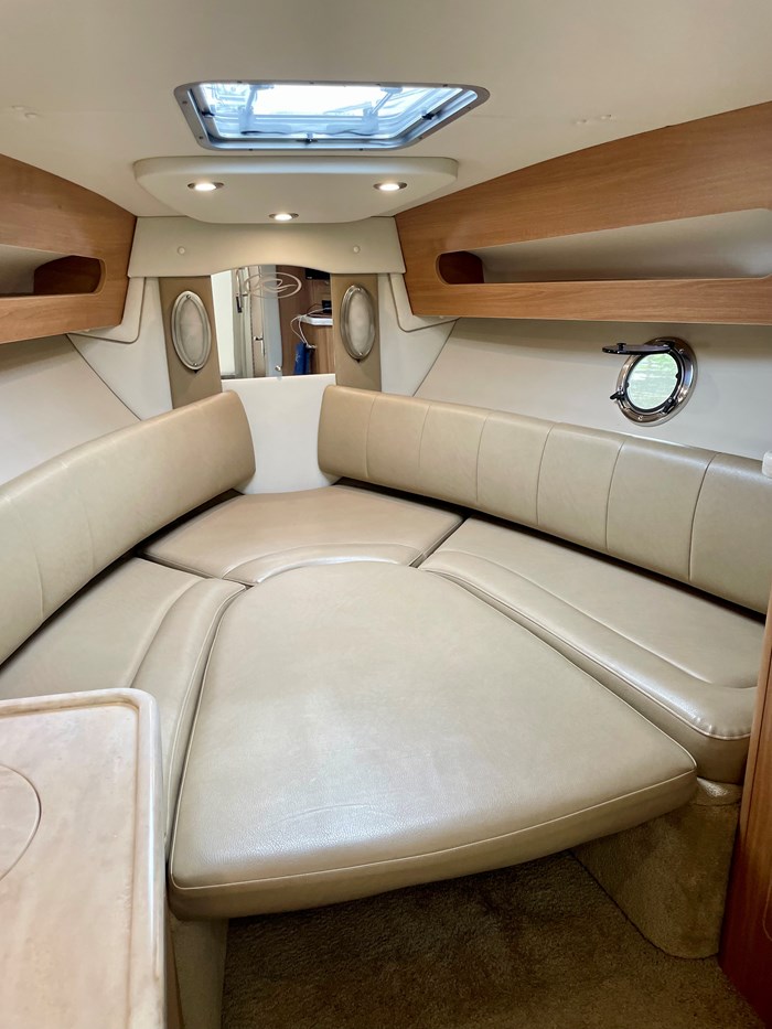 2014 Rinker 290 Express Cruiser Photo 15 of 18