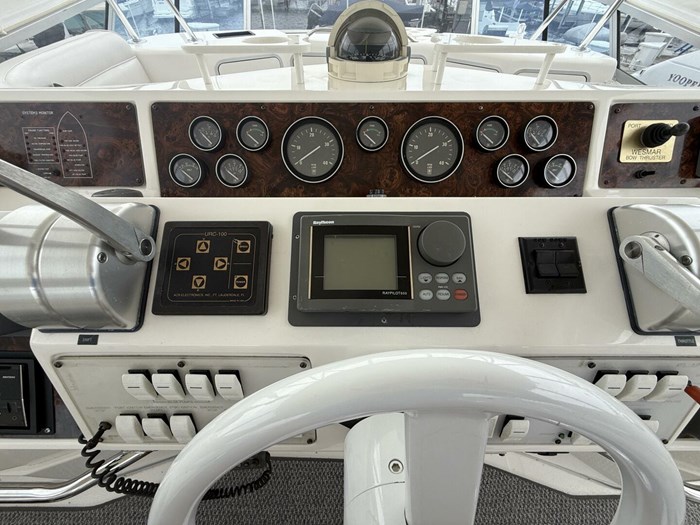 1995 Sea Ray 550 Sedan Bridge Photo 29 sur 72