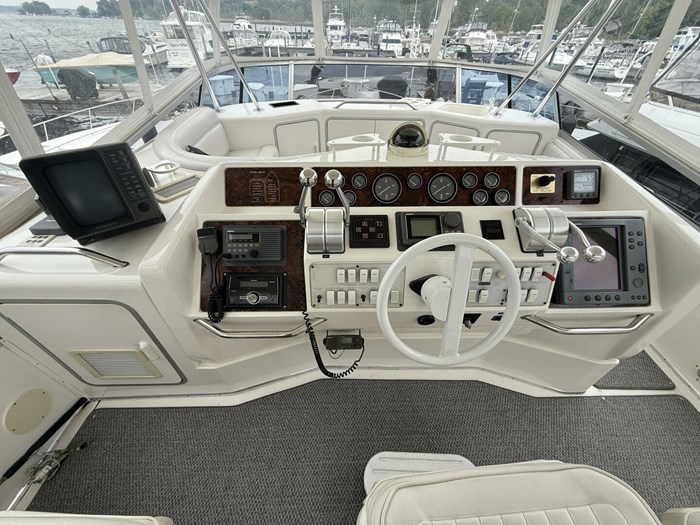 1995 Sea Ray 550 Sedan Bridge Photo 24 sur 72