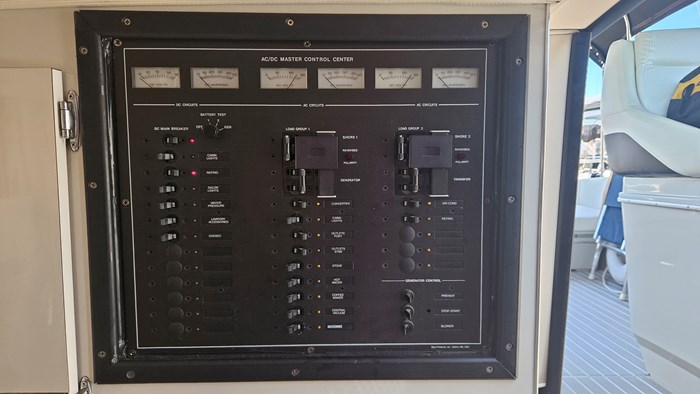1987 Wellcraft 3200 Photo 21 of 22