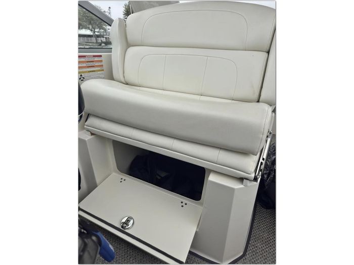 2014 Monterey 280 Sport Yacht Photo 12 sur 55