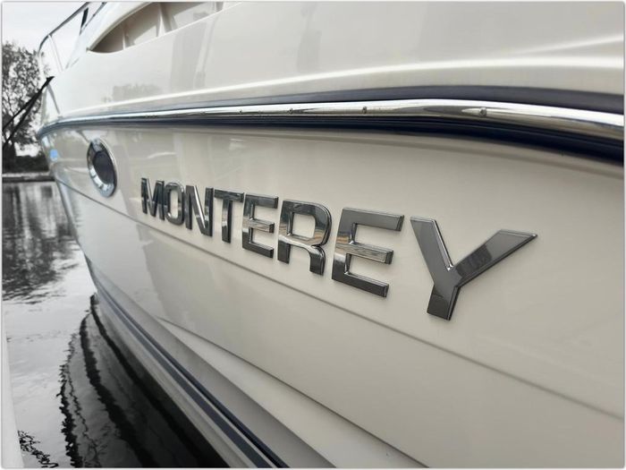 2014 Monterey 280 Sport Yacht Photo 4 sur 55