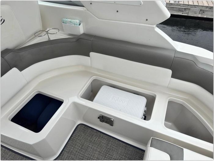 2014 Monterey 280 Sport Yacht Photo 5 sur 55