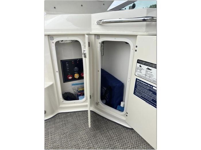 2014 Monterey 280 Sport Yacht Photo 34 sur 55