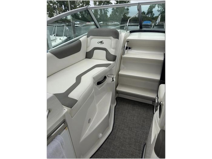 2014 Monterey 280 Sport Yacht Photo 18 sur 55
