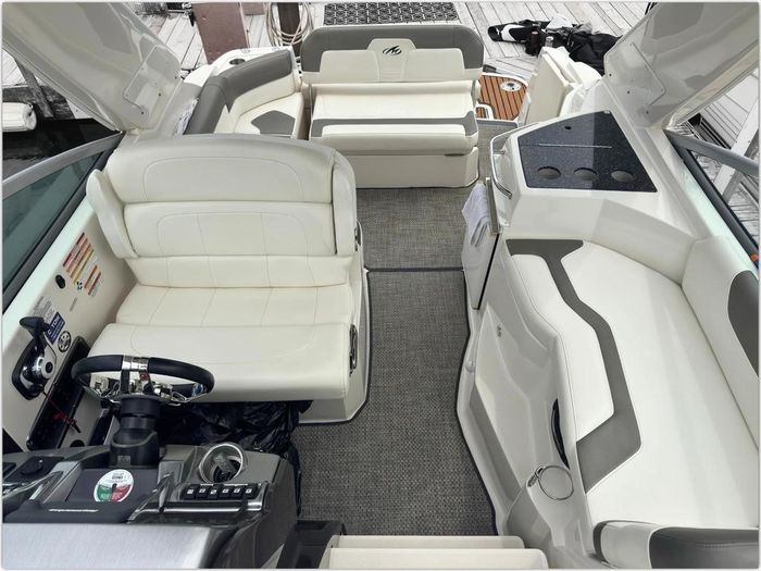 2014 Monterey 280 Sport Yacht Photo 7 sur 55